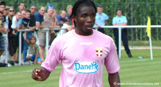 Eric Tié Bi à l essai au Stade Lavallois